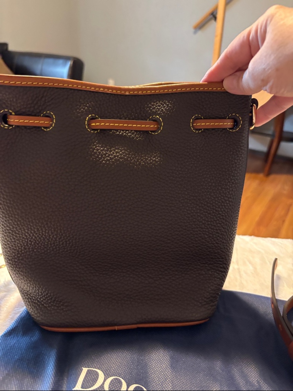 Dooney & Bourke Black Pebbled Leather Bucket Bag with Brown Trim and Coin Pouch - Picture 3 of 11